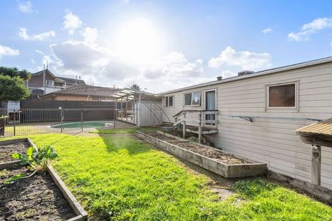 Photo of property in 56 Makora Road, Massey, Auckland, 0614