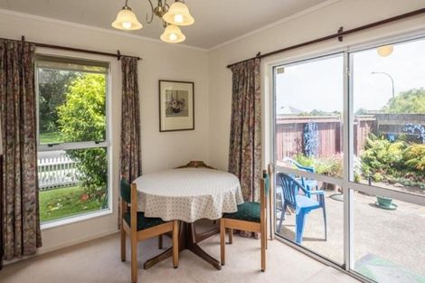 Photo of property in 60 Rewarewa Crescent, Waikanae, 5036