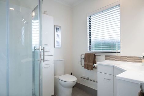 Photo of property in 35 Vermeer Place, West Harbour, Auckland, 0618