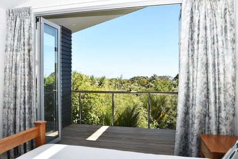 Photo of property in 9 Domain Crescent, Muriwai, Waimauku, 0881