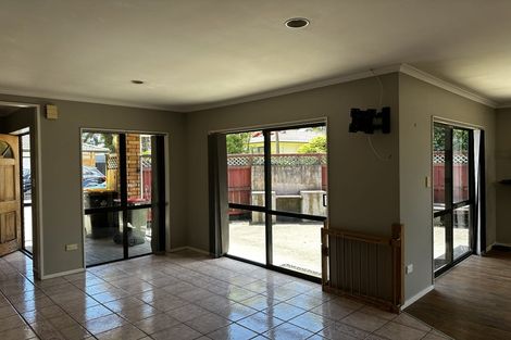 Photo of property in 1/47 Carnoustie Drive, Wattle Downs, Auckland, 2103