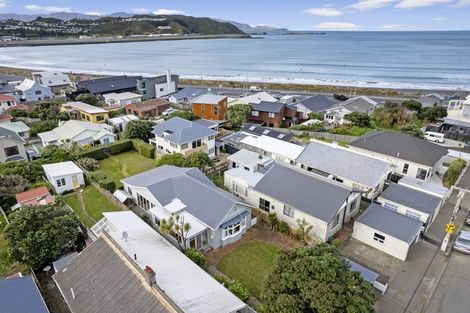 Photo of property in 203 Onepu Road, Lyall Bay, Wellington, 6022