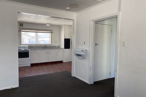 Photo of property in 27 Collins Road, Melville, Hamilton, 3206