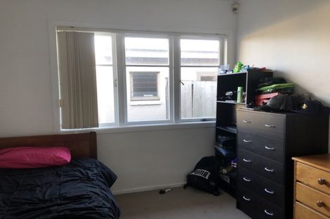 Photo of property in 9 Kirrie Avenue, Te Atatu South, Auckland, 0610