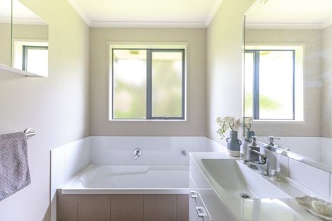 Photo of property in 112 Saint James Drive, Huntington, Hamilton, 3210