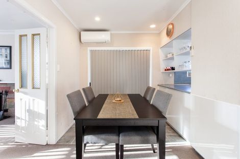 Photo of property in 118 Gloucester Road, Manurewa, Auckland, 2102