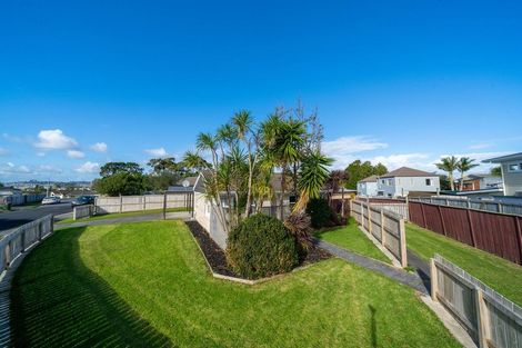Photo of property in 1/8 Waikaremoana Place, Pakuranga Heights, Auckland, 2010