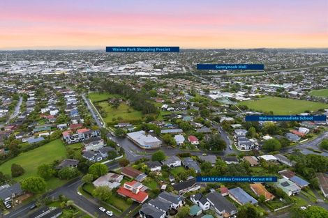 Photo of property in 8c Catalina Crescent, Forrest Hill, Auckland, 0620