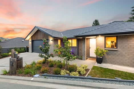 Photo of property in 31 Mooring Close, Whitby, Porirua, 5024