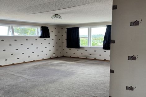 Photo of property in 40 Longburn Road, Henderson, Auckland, 0610