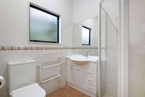 Photo of property in 11 Nottingham Place, Northcross, Auckland, 0630