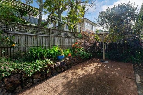 Photo of property in 1/27 Sandown Road, Rothesay Bay, Auckland, 0630