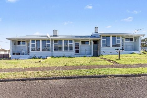 Photo of property in 1 Tiki Street, Castlecliff, Wanganui, 4501