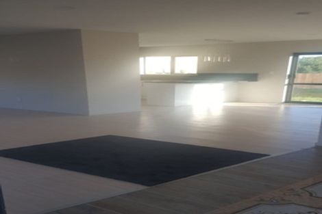 Photo of property in 3 Makora Road, Massey, Auckland, 0614