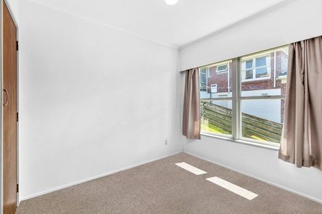 Photo of property in 2/21 Seaview Road, Glenfield, Auckland, 0629