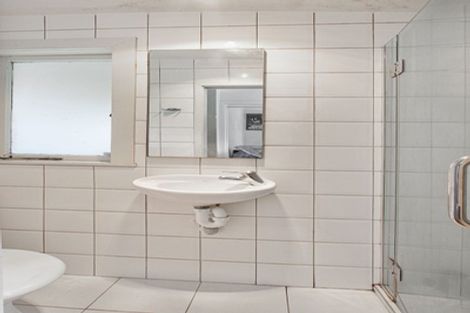 Photo of property in 4 Mceldowney Road, Titirangi, Auckland, 0604