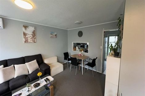 Photo of property in 2/49a Landon Avenue, Mangere East, Auckland, 2024