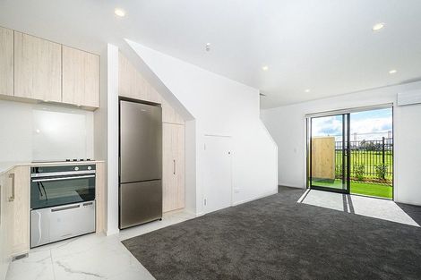 Photo of property in 9/87 Taikata Road, Te Atatu Peninsula, Auckland, 0610