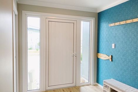 Photo of property in 18 Monaco Grove, Fitzherbert, Palmerston North, 4410