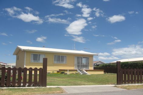 Photo of property in 50 Pukehina Parade, Pukehina, Te Puke, 3189