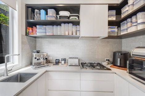 Photo of property in 62 Armstrong Farm Drive, East Tamaki Heights, Auckland, 2016
