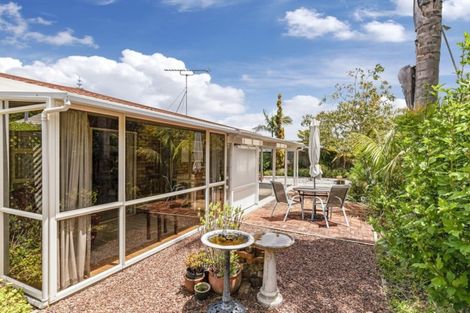 Photo of property in 33 Settlers Grove, Orewa, 0931