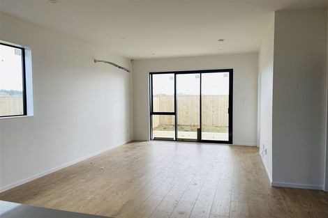 Photo of property in 12 Woven Place, Karaka, 2113