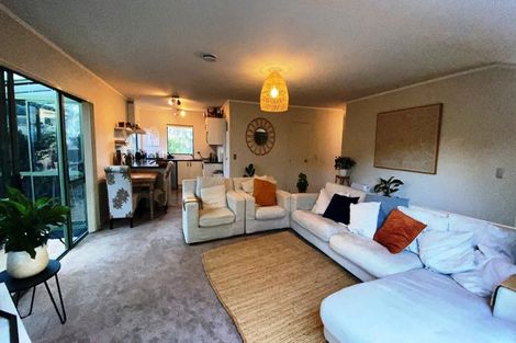 Photo of property in 2/14 Knott Road, Stanmore Bay, Whangaparaoa, 0932