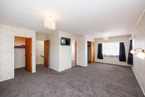 Photo of property in 17 Piper Place, Roslyn, Palmerston North, 4414