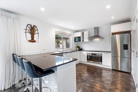 Photo of property in 25 Waitemata Drive, One Tree Point, 0118