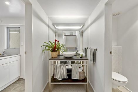 Photo of property in Beauport Apartments, 30u2 The Crescent, Roseneath, Wellington, 6011