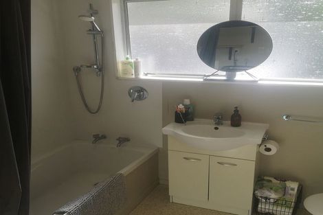 Photo of property in 10 Middlesex Place, Northland, Wellington, 6012