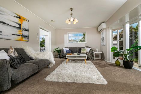Photo of property in 1 Miltonia Avenue, Te Atatu South, Auckland, 0610