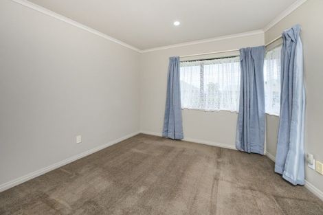 Photo of property in 6 Ron Place, Fitzherbert, Palmerston North, 4410