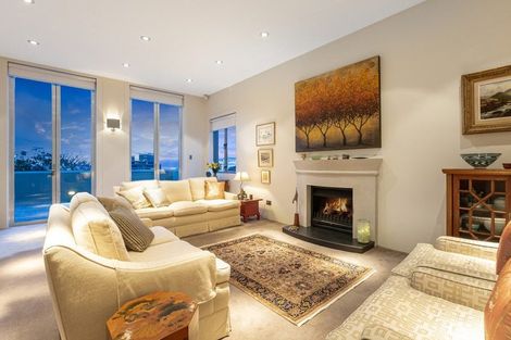 Photo of property in 6 Wesley Road, Kelburn, Wellington, 6012