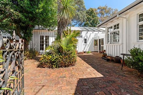 Photo of property in 90 Pendarves Street, New Plymouth, 4310