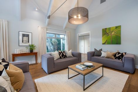 Photo of property in 6 Tiri Road, Milford, Auckland, 0620