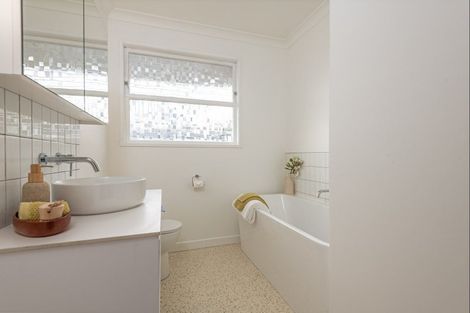 Photo of property in 6 Anaru Place, Awapuni, Palmerston North, 4412