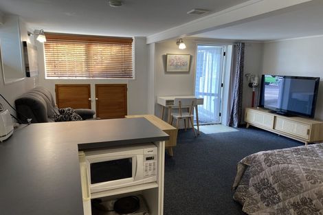 Photo of property in 22 Marie Crescent, Te Atatu South, Auckland, 0610