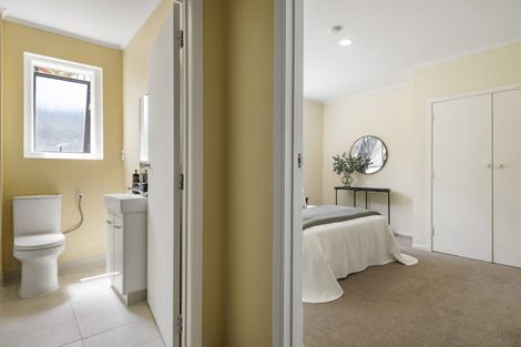 Photo of property in 254a East Coast Road, Forrest Hill, Auckland, 0620