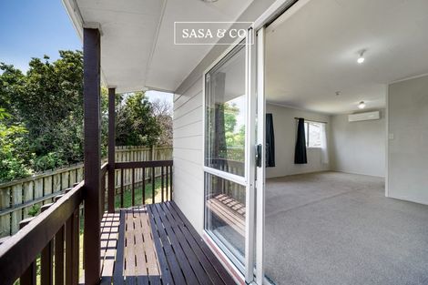 Photo of property in 2/6 Bundena Place, Clendon Park, Auckland, 2103