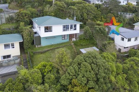 Photo of property in 18 Salford Street, Newlands, Wellington, 6037