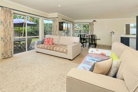 Photo of property in 10 Hillwell Drive, Henderson, Auckland, 0612