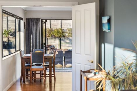 Photo of property in 14 Nugget Grove, Raumati Beach, Paraparaumu, 5032