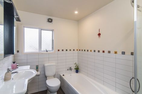Photo of property in 17 Lawson Place, Mount Victoria, Wellington, 6011