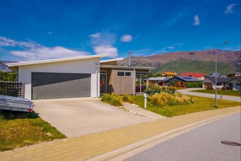 Photo of property in 10 Mcleod Avenue, Wanaka, 9305