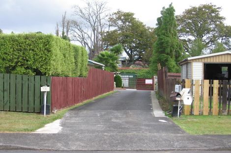 Photo of property in 18 Serwayne Place, Sunnyvale, Auckland, 0612