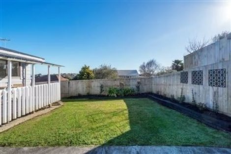 Photo of property in 1/18 Glenfield Road, Birkenhead, Auckland, 0626