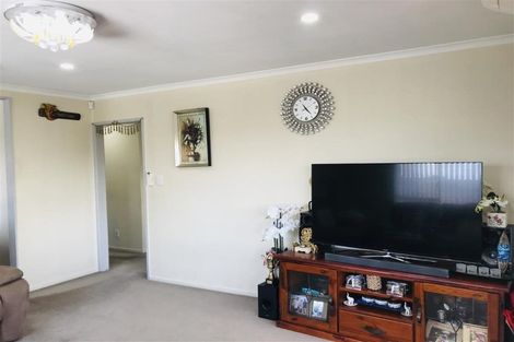 Photo of property in 5 Lendenfeld Drive, Papatoetoe, Auckland, 2025