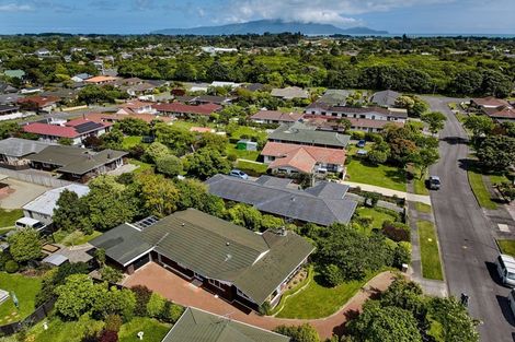 Photo of property in 21 Rewarewa Crescent, Waikanae, 5036